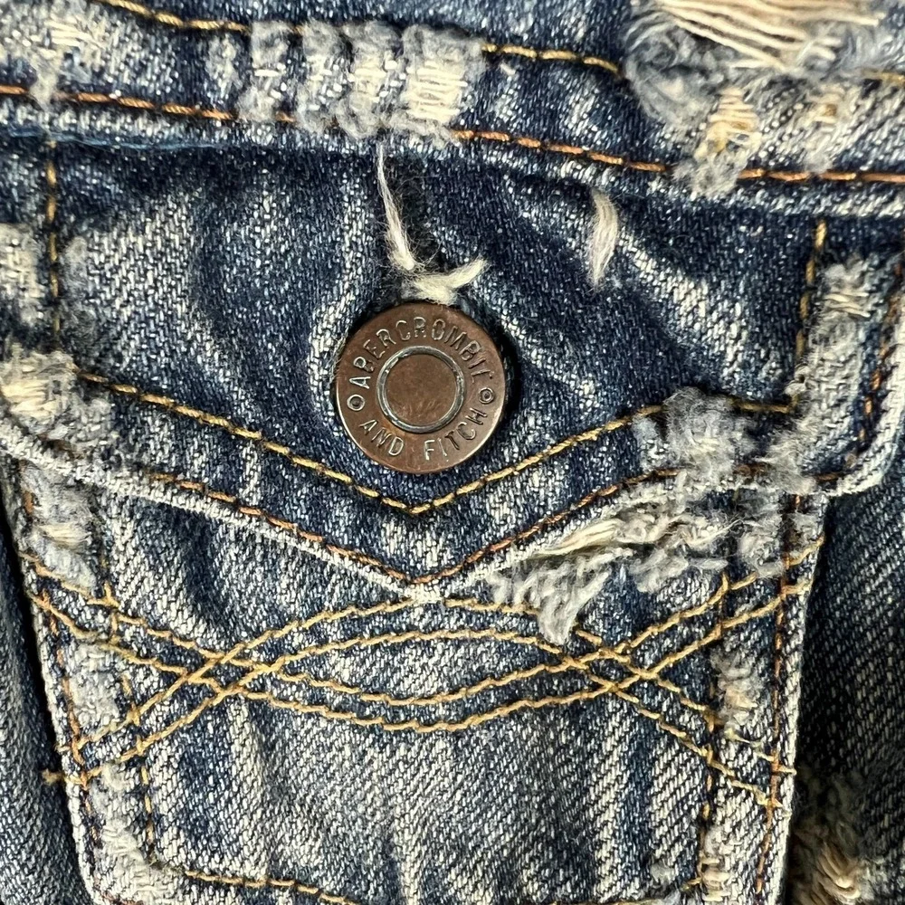 Abercrombie & Fitch Distressed Denim Jean Jacket Girls Size Medium‎ 17.5x20.5